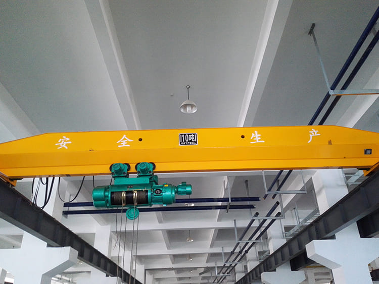 Electric wire rope hoist for overhead crane