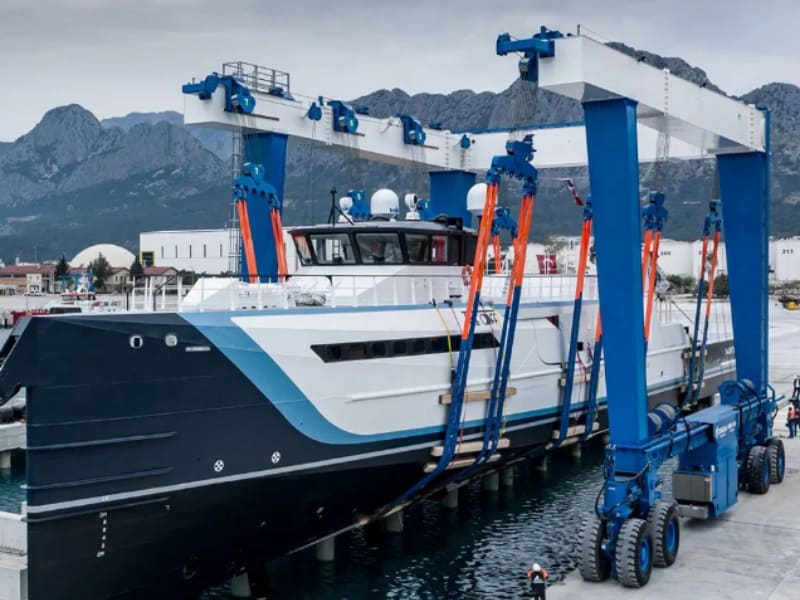 SEVENCRANE-Marine Travel Lift 1